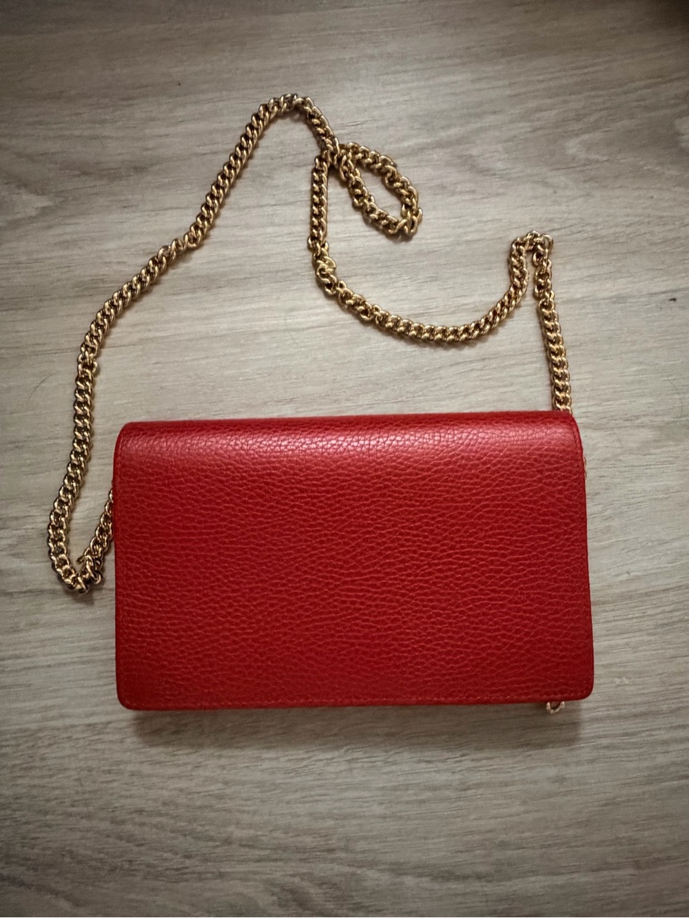 Gucci Red Leather Crossbody Wallet with Gold Chain - Picture 4 of 4
